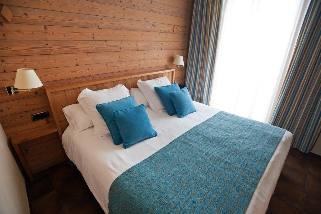 Hotel La Placa Garriguella Rum bild