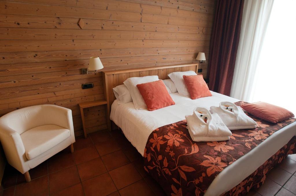 Hotel La Placa Garriguella Rum bild